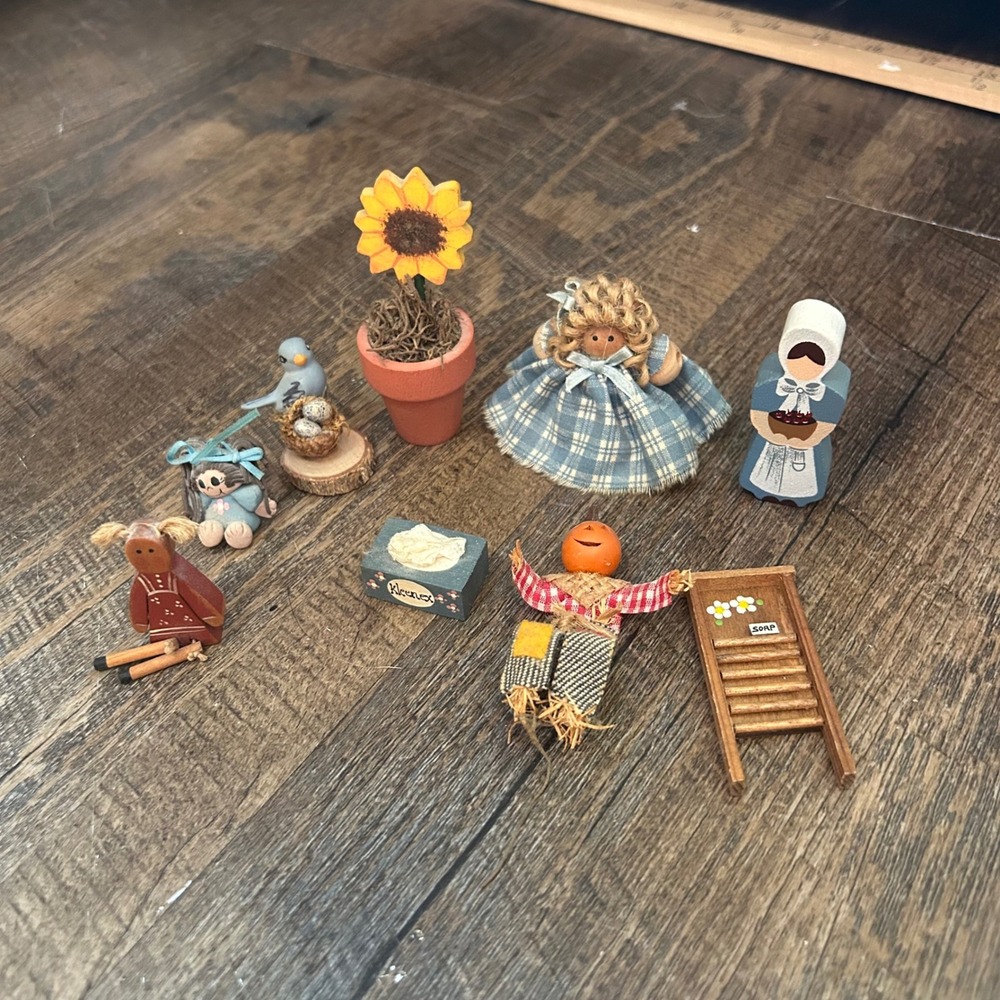 9pc Miniature Folk Art Figurine Lot Rustic Country Scarecrow Doll Sunflower Wood